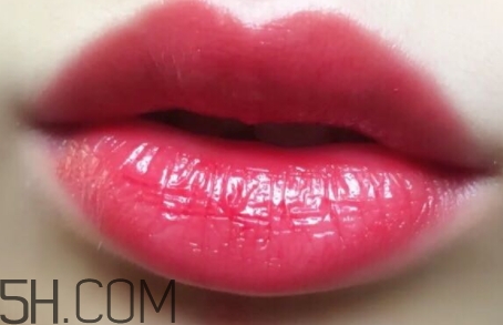 mac ladybug和ruby woo哪個(gè)好看_試色對比