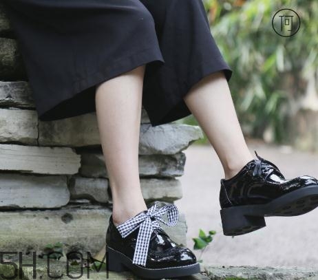漆皮皮鞋起皮怎么處理？鞋子漆皮掉了怎么辦？