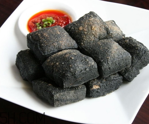 炸臭豆腐的汁怎么調(diào)？正宗臭豆腐制作方法