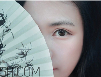 粉餅和散粉哪個定妝效果好？定妝粉和定妝粉餅的使用方法