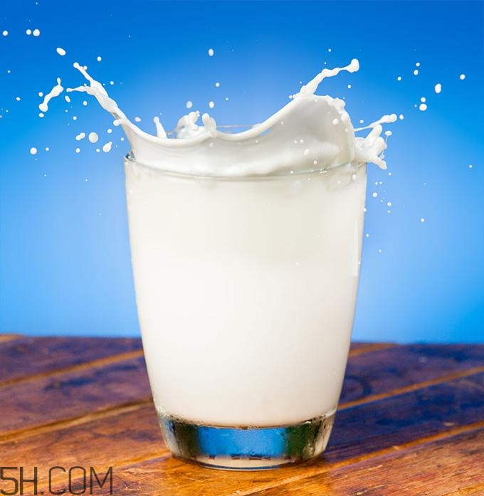 酸奶什么時(shí)候喝最好？睡前喝酸奶好還是牛奶好？