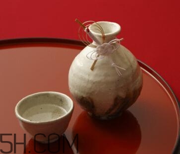 什么時(shí)候喝藥酒比較好？喝藥酒有什么禁忌？
