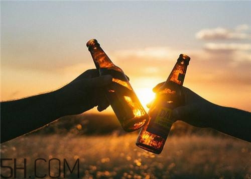 什么時(shí)候喝藥酒比較好？喝藥酒有什么禁忌？