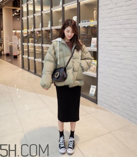 棉服配裙子好看嗎？棉衣配什么裙子好？