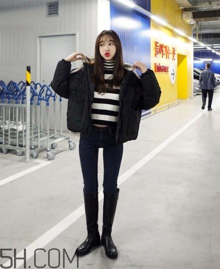 黑色面包服怎么搭配？黑色面包服搭配圖片