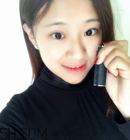 紀(jì)梵希小羊皮304是什么顏色？紀(jì)梵希小羊皮滋潤(rùn)嗎？