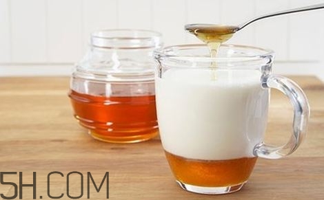 牛奶可以加蜂蜜嗎？蜂蜜加牛奶怎么樣？