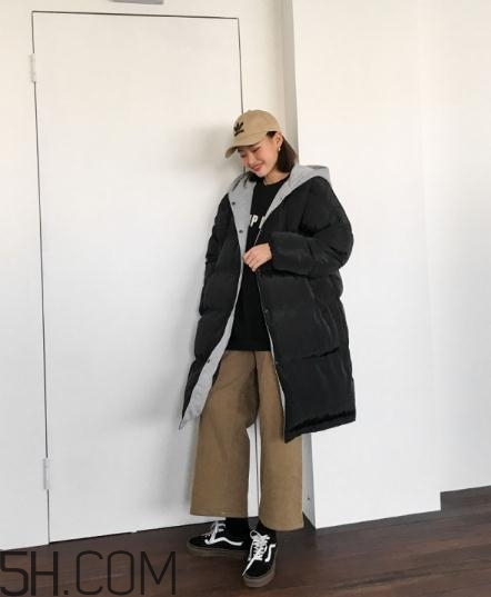 黑色棉襖配什么褲子？黑色棉服搭配褲子圖片