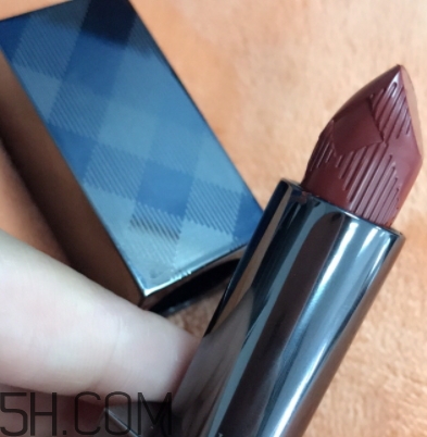 burberry口紅97和93哪個(gè)好看？burberry巴寶莉97和93對比