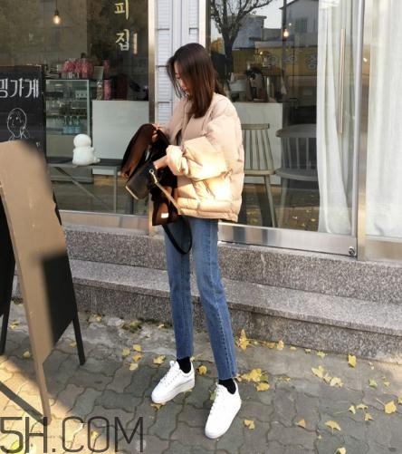 米色羽絨服怎么搭配？米色羽絨服搭配圖片