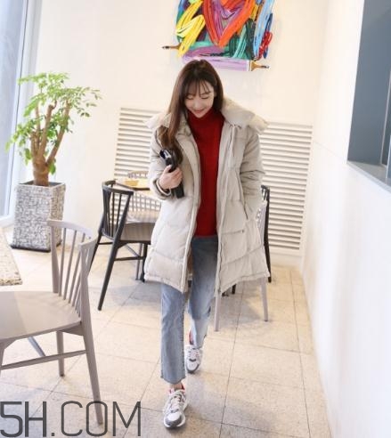 米色羽絨服怎么搭配？米色羽絨服搭配圖片