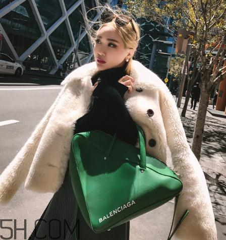 皮草粘了糖怎么處理？皮草粘了膠怎么清洗？