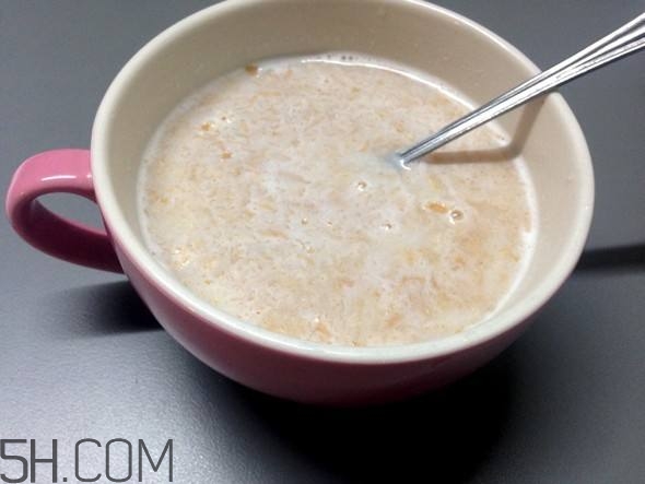 牛奶護(hù)膚有什么竅門(mén)？牛奶護(hù)膚的竅門(mén)有哪些？