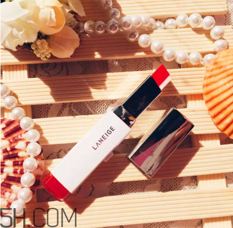 涂口紅前用bb打底可以嗎？最近比較火的口紅品牌有哪些？