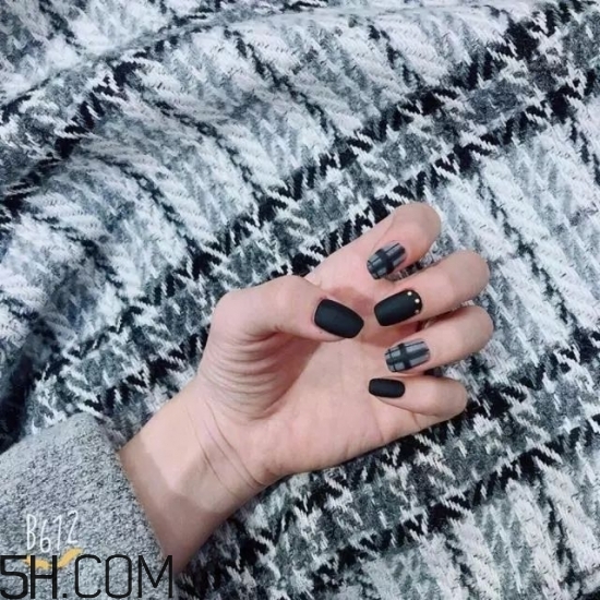 美甲涂什么顏色好看？2018冬天最美的韓式美甲