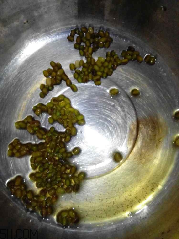 綠豆糕和香蕉能一起吃嗎？吃了綠豆糕還能吃香蕉嗎？