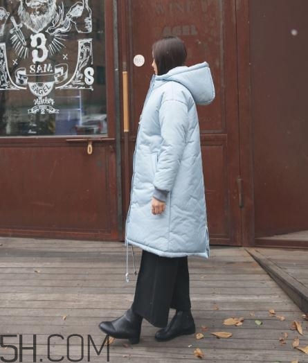 藍(lán)色棉襖配什么褲子？藍(lán)色棉服搭配褲子圖片
