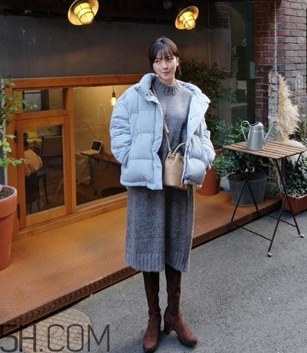 藍(lán)色棉襖配什么褲子？藍(lán)色棉服搭配褲子圖片