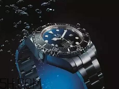 防水手表能帶著游泳嗎？防水手表可以泡溫泉嗎？