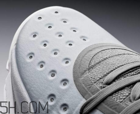 under armour curry 4 more buckets發(fā)售時(shí)間_多少錢(qián)？