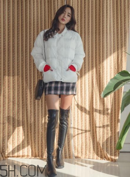 棉服搭配短裙好看嗎？棉襖搭配短裙圖片