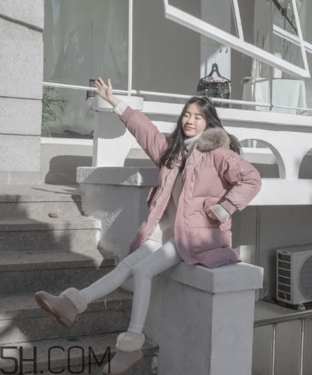 冬天穿白色褲子好看嗎？冬天白色褲子搭配圖片
