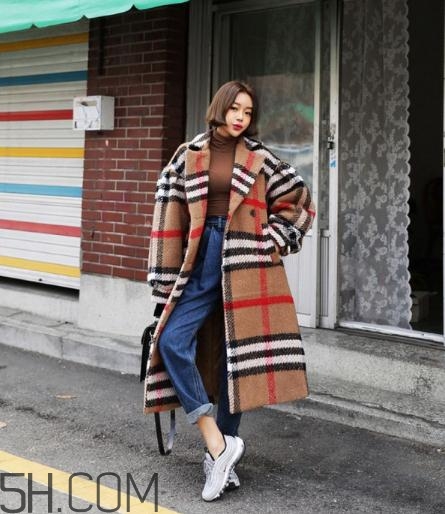 冬天穿牛仔褲配什么鞋子？冬天牛仔褲搭配鞋子圖片