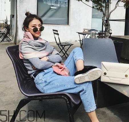 牛仔褲粘上502怎么辦？牛仔褲上的膠水怎么洗掉？