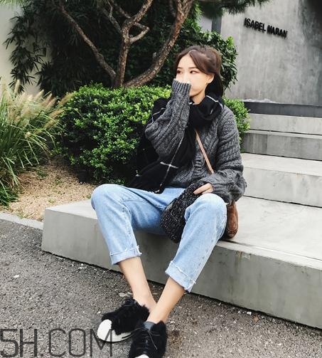 牛仔褲粘上口香糖怎么除掉？牛仔褲上的機(jī)油怎么洗掉？