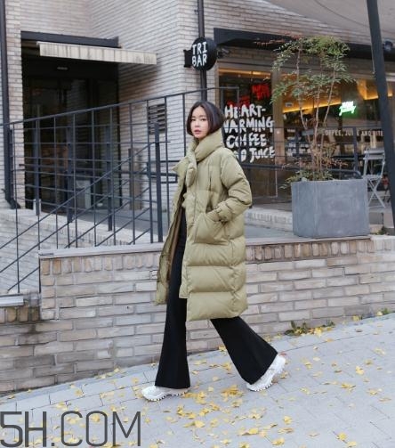 喇叭褲搭配羽絨服好看嗎？喇叭褲搭配羽絨服圖片