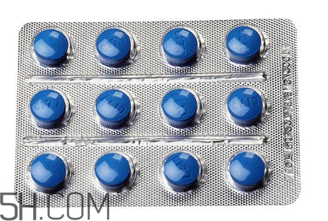 萬艾可可以買一粒嗎？萬艾可可以刷醫(yī)?？▎幔?></p><h3>萬艾可幾個療程有效果</h3><p>萬艾可服用幾個療程有效果這需要結(jié)合病人的實際情況來決定。萬艾可對于勃起功能障礙與早泄等男性疾病有非常顯著的改善作用。勃起反應(yīng)一般隨萬艾可劑量和血漿濃度的增加而增強。實驗顯示，藥效可持續(xù)至4小時，但反應(yīng)較2小時時弱。萬艾可在中國上市已十余年，知名度自然不用說了，藥效也是有目共睹的。</p><p>萬艾可是男科藥品中知名度非常高的陽痿用藥，每次做愛前0.5-4小時服用即可達到36h內(nèi)高質(zhì)量勃起的保障。當然，前提是必須在有性欲刺激下才能發(fā)揮藥效。</p><p>萬艾可不能引起性欲，其作用只是在出現(xiàn)性欲沖動時，幫助ED患者恢復(fù)正常的勃起功能。也就是說萬艾可的主要作用是恢復(fù)一個人的正常性功能，讓你在有性沖動時自然勃起。這也是就萬艾可的最大好處，讓人恢復(fù)自然勃起的性功能，自然地性交。</p><p>關(guān)于萬艾可服用幾個療程有效果呢?大家一定不要著急，在服用藥物的同時要放松心情，減輕自己的壓力，只要堅持進行治療，是一定可以康復(fù)的。</p><p style=