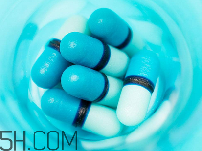 萬艾可可以買一粒嗎？萬艾可可以刷醫(yī)?？▎幔?></p><p>一般在性生活前30分鐘至1小時服用，年紀較大的患者，由于藥物吸收慢，需提前1小時服用。</p><p>掌握劑量</p><p>萬艾可(偉哥)首次應(yīng)用的推薦劑量為50毫克，50毫克不夠可以增加到100毫克，每次服用量最多不超過100毫克。</p> </div>
<div align=