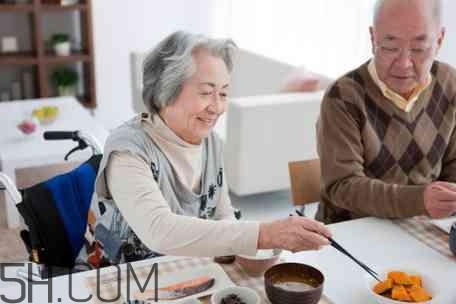 跑步機(jī)適合老年人嗎？老年人跑步有什么好處呢？