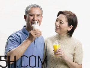老人缺鈣有什么害處？老人如何補鈣？