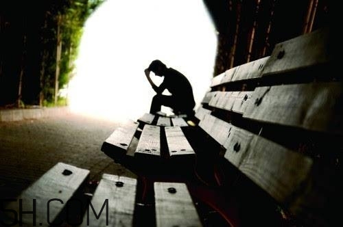 焦慮癥和抑郁癥哪種更嚴(yán)重？焦慮癥和抑郁癥的區(qū)別有哪些？