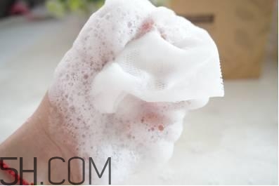 用了嘉娜寶洗顏粉還用洗面奶嗎？洗顏粉的正確打開方式