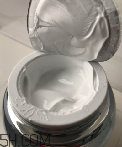 歐詩漫珍珠水光素顏霜油不油？歐詩漫珍珠素顏霜適合膚質(zhì)