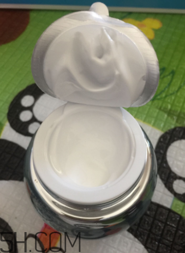 歐詩漫珍珠水光素顏霜含激素嗎？歐詩漫珍珠素顏霜刺激嗎