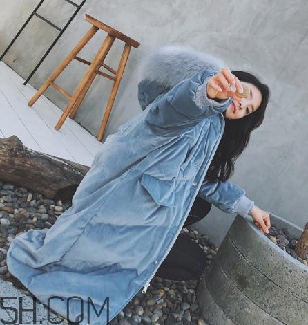 羽絨服面料錦綸和聚酯纖維哪個(gè)好？羽絨服軟的好還是硬的好？