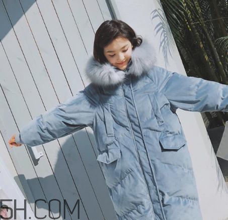 羽絨服面料錦綸和聚酯纖維哪個(gè)好？羽絨服軟的好還是硬的好？