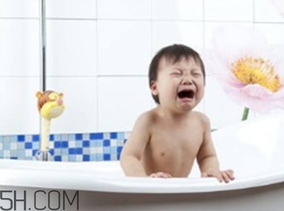 寶寶拉肚子可以洗澡嗎？寶寶拉肚子怎么洗澡比較好？