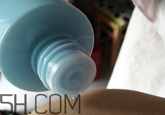 歐詩漫智慧水油不油？歐詩漫智慧水適合油皮嗎