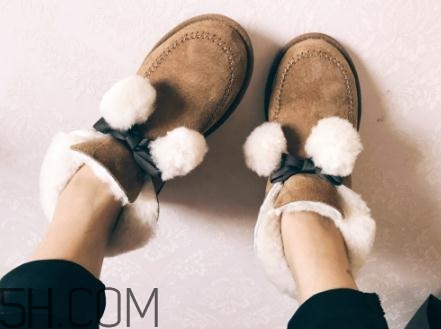 ugg雪地靴要穿襪子嗎？ugg是光腳穿嗎？