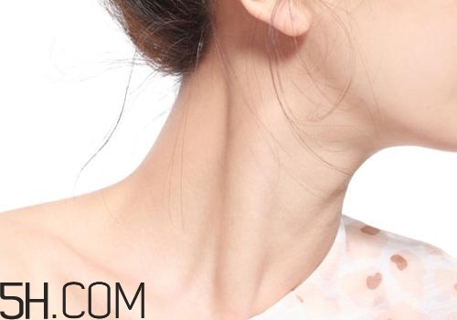 食道癌由什么原因引起的？食道癌晚期有什么癥狀？