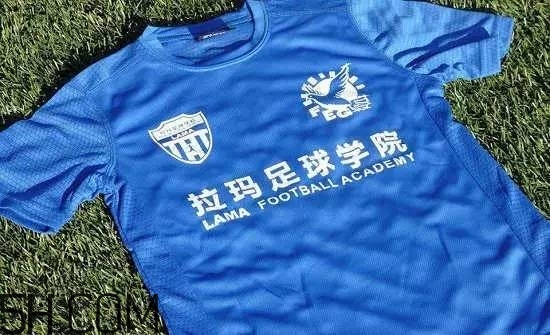踢足球有哪些技巧？踢足球有哪些注意事項？