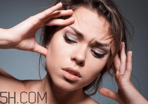 月經(jīng)前頭疼是怎么回事？月經(jīng)前有頭疼的癥狀嗎？
