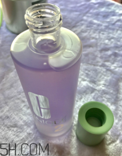 倩碧爽膚水哪個不含酒精？哪個適合敏感皮？