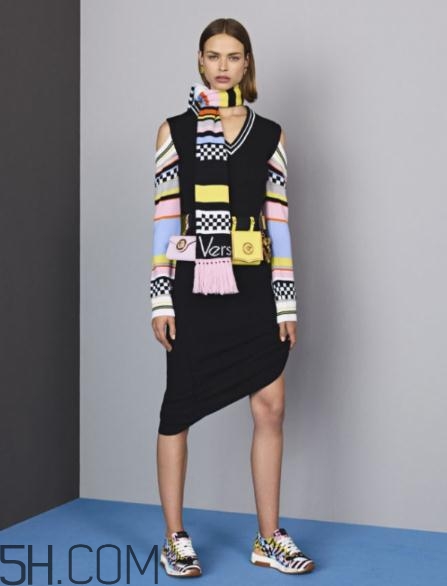 versace2018早秋服裝系列好看嗎_有哪些款式？