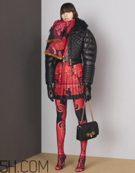 versace2018早秋服裝系列好看嗎_有哪些款式？