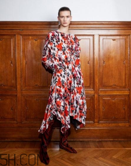 roberto cavalli2018早秋服裝系列好看嗎_有哪些款式？